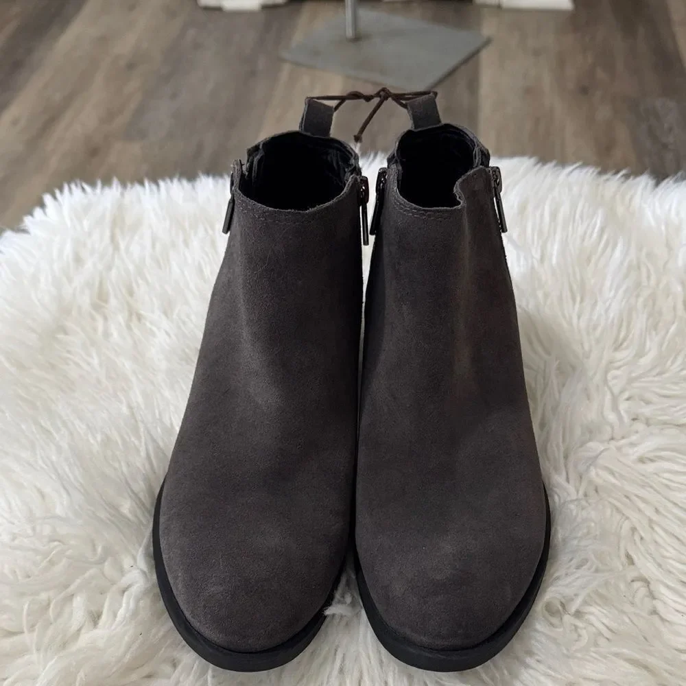 Kenneth Cole Women's Suede Gray Ankle Boots Size 7.5 NWOT